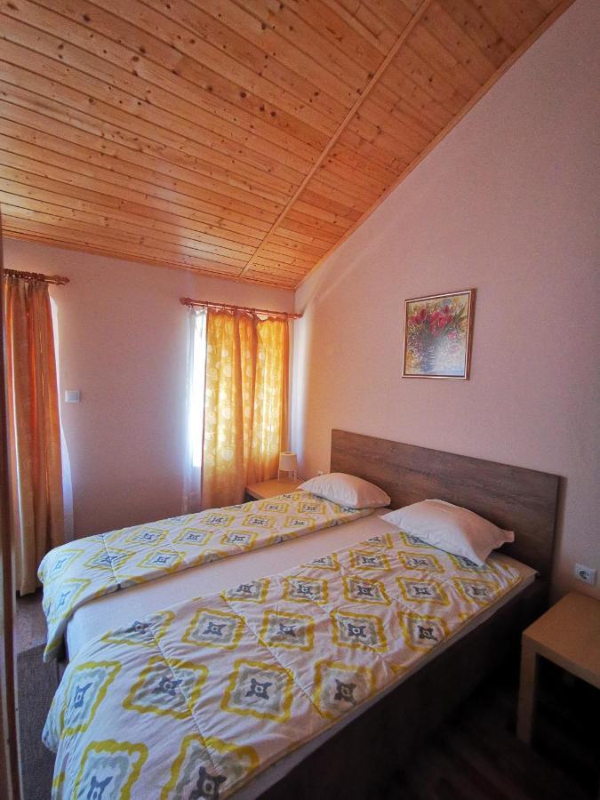 Guest House Ezerets Bagian luar foto