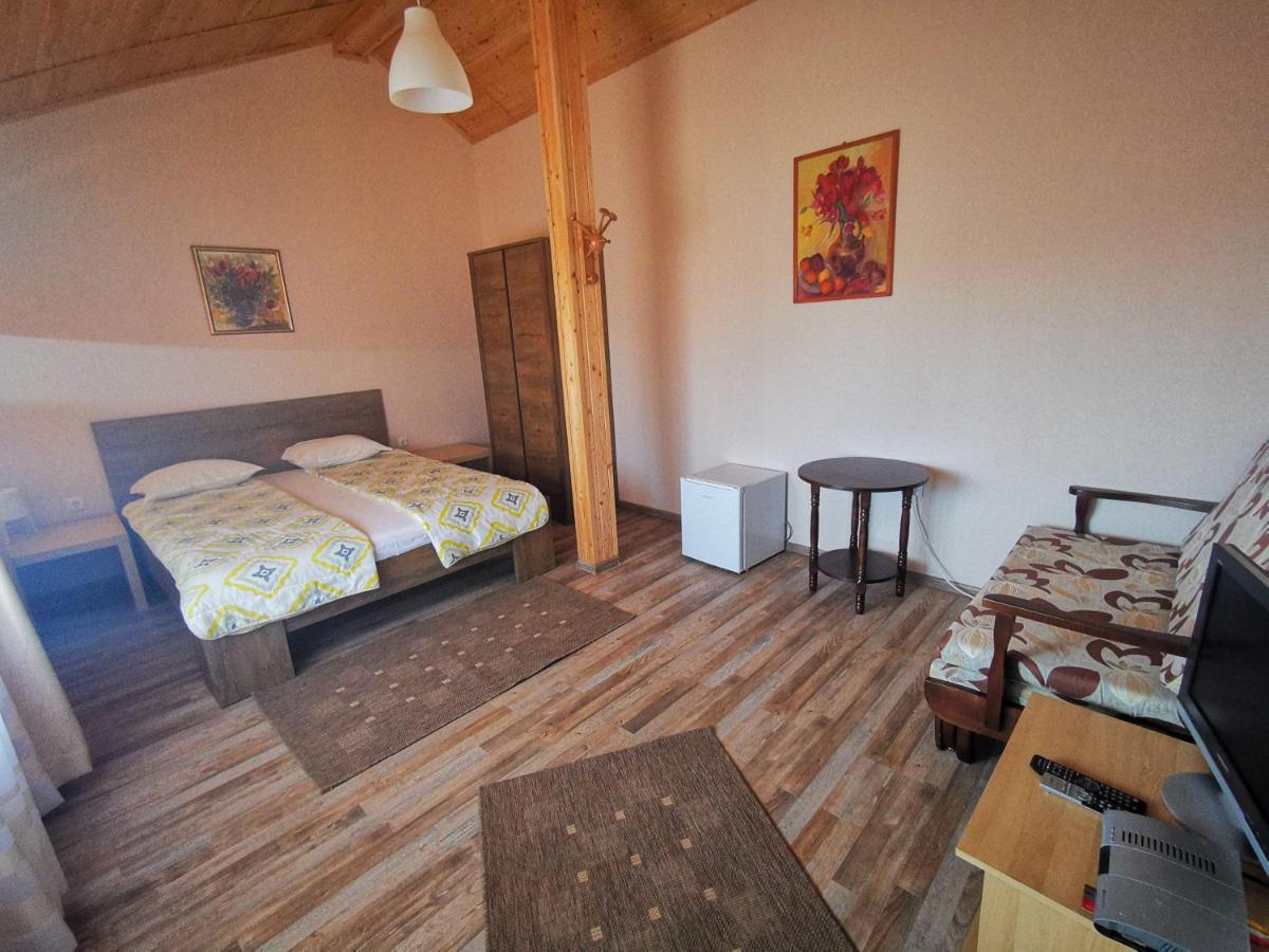 Guest House Ezerets Bagian luar foto