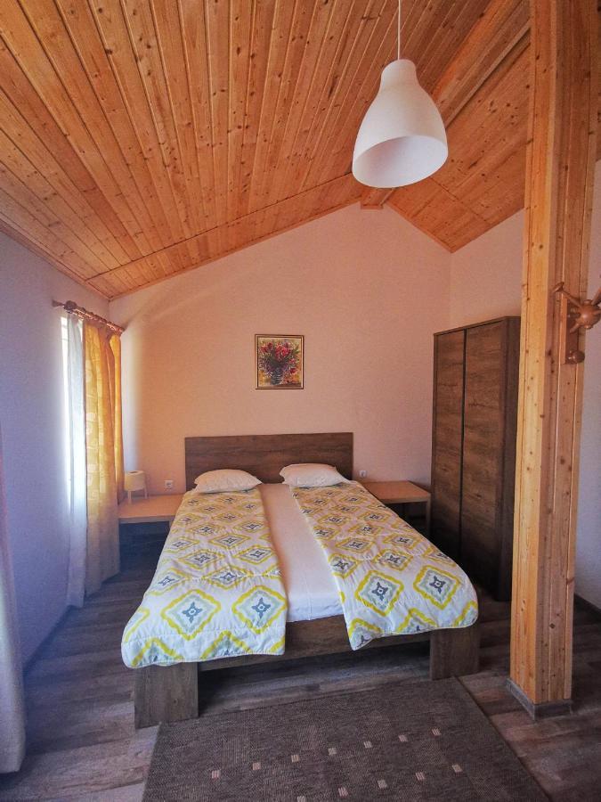 Guest House Ezerets Bagian luar foto